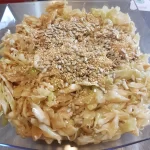סלט כרוב אסיאתי עם פיצוחים של חלי