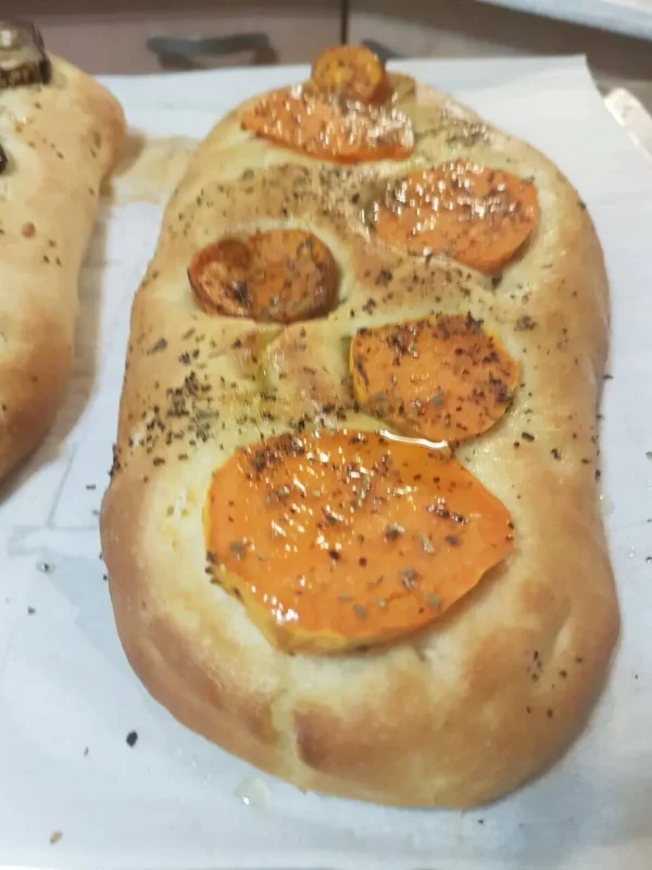 פוקאצ'ת בטטה טימין ושמן זית של חלי